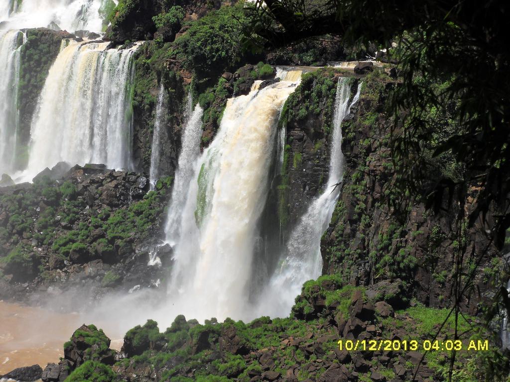 Hostel Y Posada Colibri Puerto Iguazu Ngoại thất bức ảnh