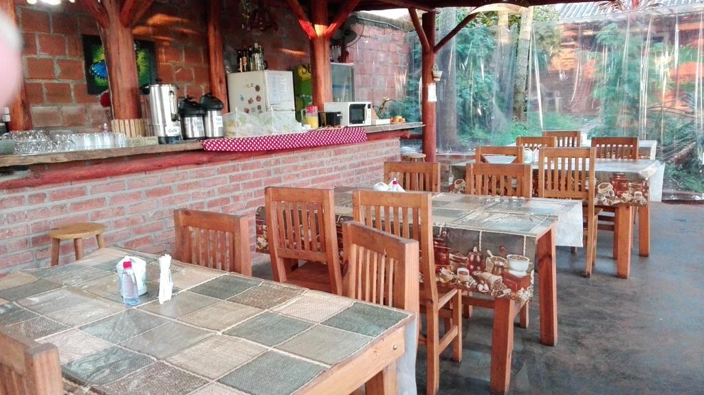 Hostel Y Posada Colibri Puerto Iguazu Ngoại thất bức ảnh